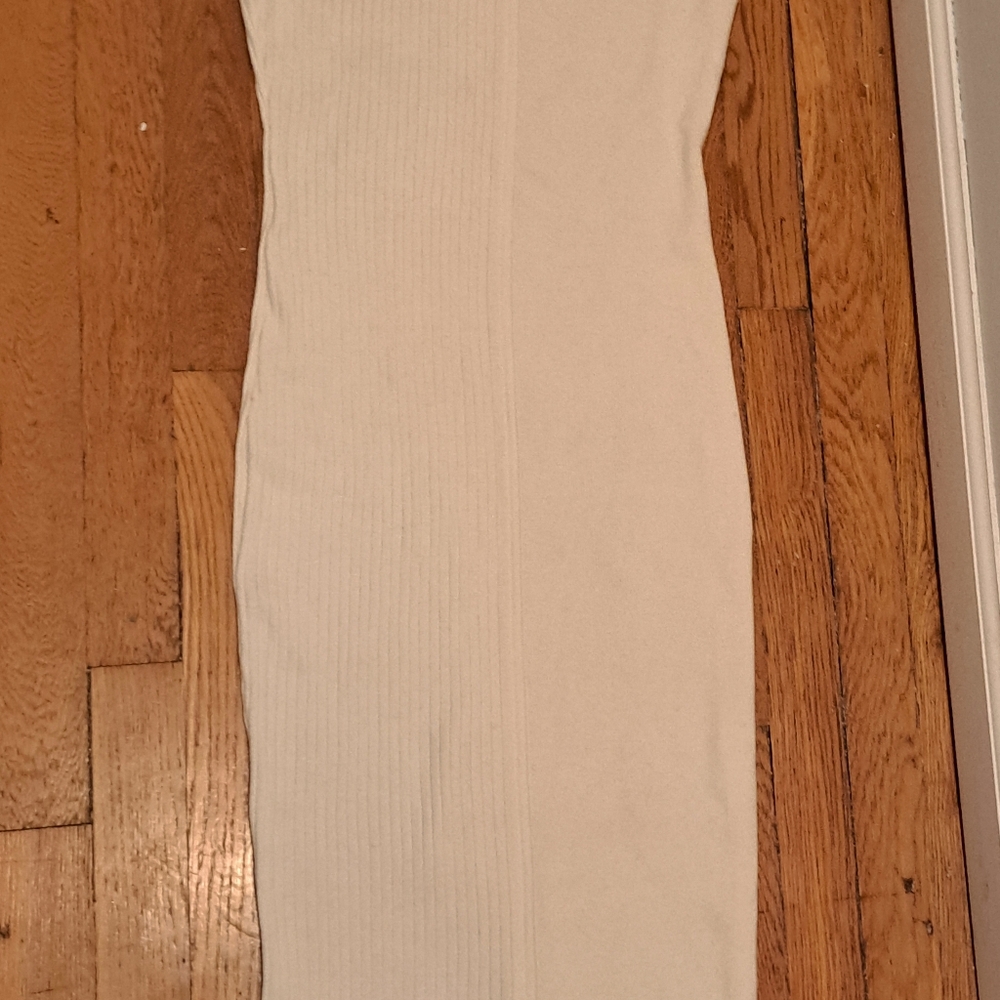 NWT. Guess winter white sleeveless sweaterdress  Size M.